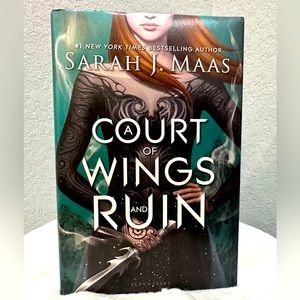 A Court of Wings and Ruin by Sarah J Maas hardback original cover